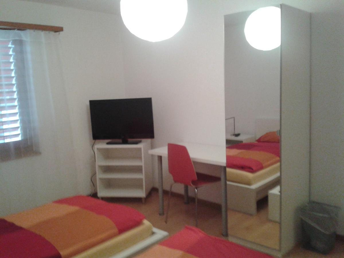 Good Bed Aarwangen Apartman Szoba fotó